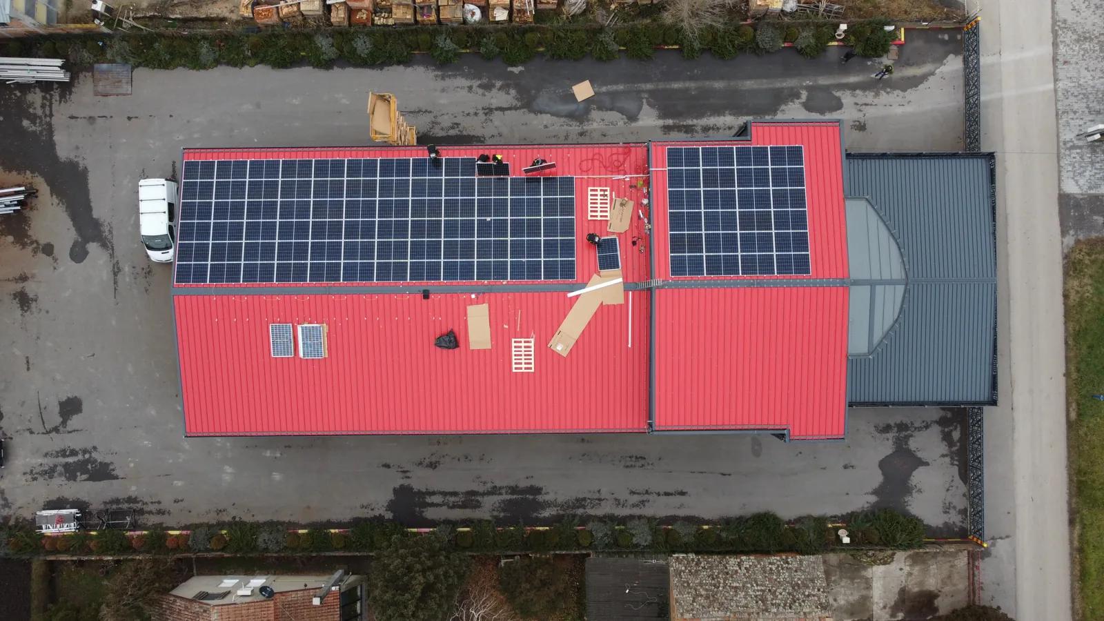Solarni paneli na krovu hale DM MONT 2010, pogled odozgo